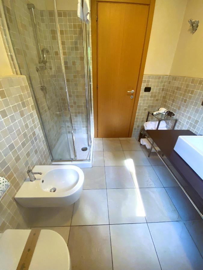 Vela Di Soleville Camere Con E Senza Vista Lago Con Ristorante & Pizzeria Sale Marasino Zewnętrze zdjęcie