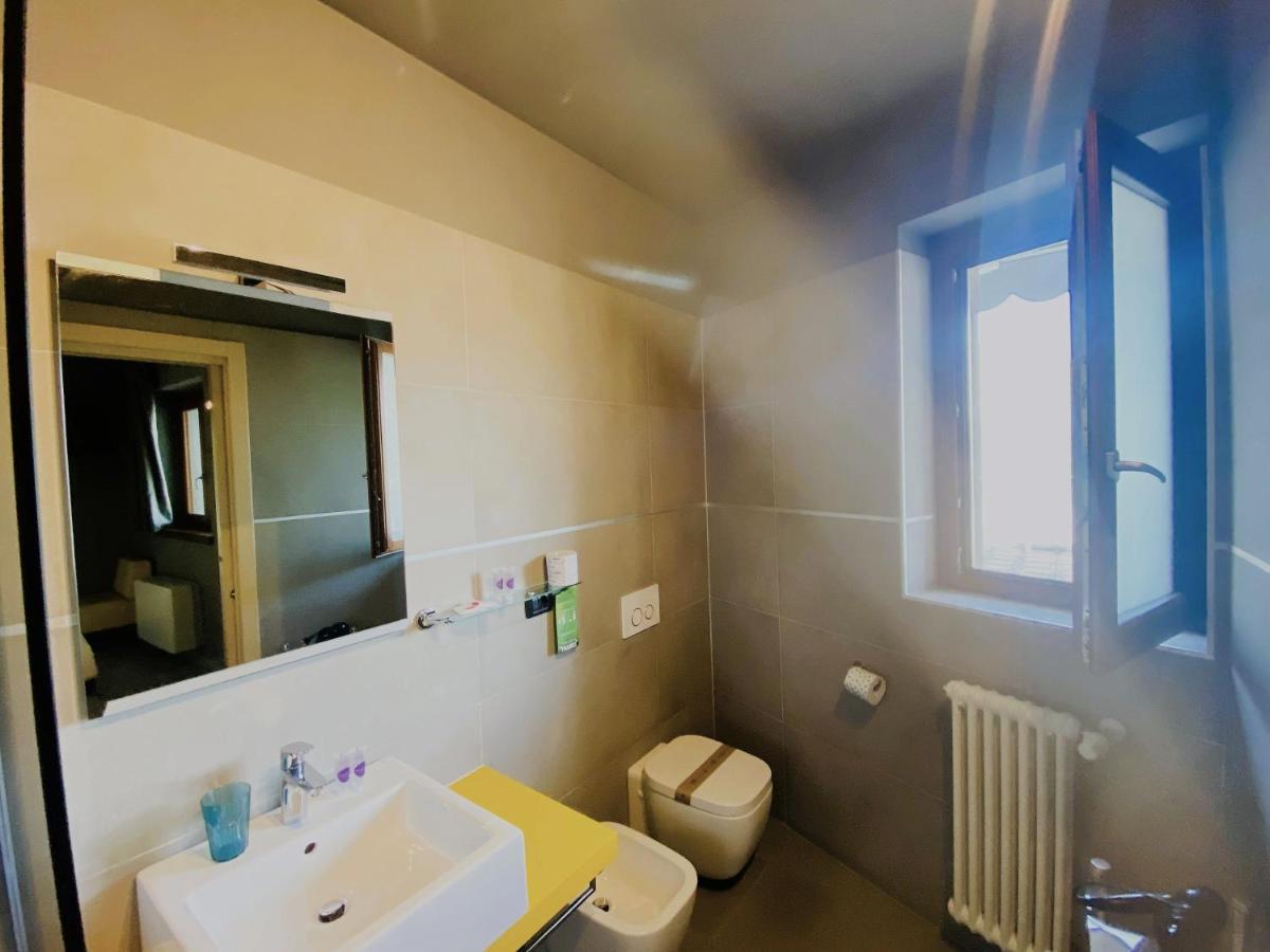 Vela Di Soleville Camere Con E Senza Vista Lago Con Ristorante & Pizzeria Sale Marasino Zewnętrze zdjęcie