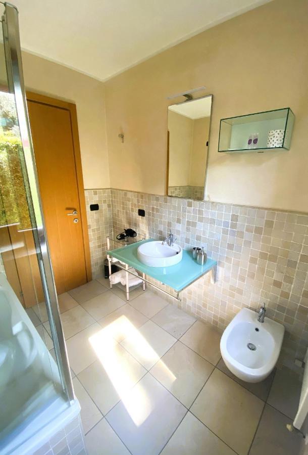 Vela Di Soleville Camere Con E Senza Vista Lago Con Ristorante & Pizzeria Sale Marasino Zewnętrze zdjęcie